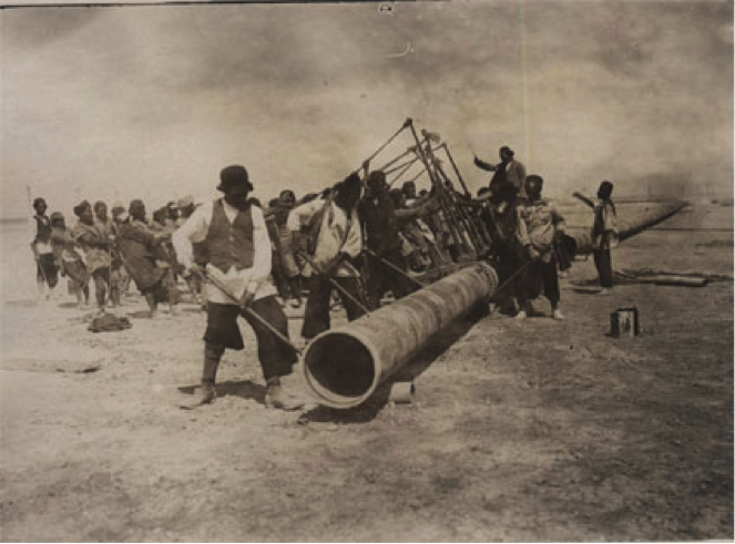 Figure 3. Iranian workers building a pipeline leading to the Abadan refinery, 1908. Retrieved from ‘http://www.iichs.org/srcfiles/printmag.asp?id=180’. Free of copyright restrictions (in the public domain).