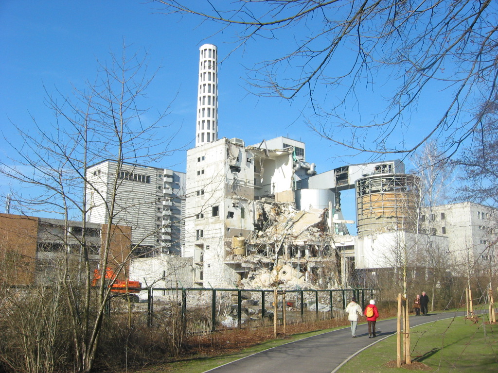 Figure 6: Dismantling the Oberhavel power plant in Berlin, 2007. Source: Photo by Timothy Moss.