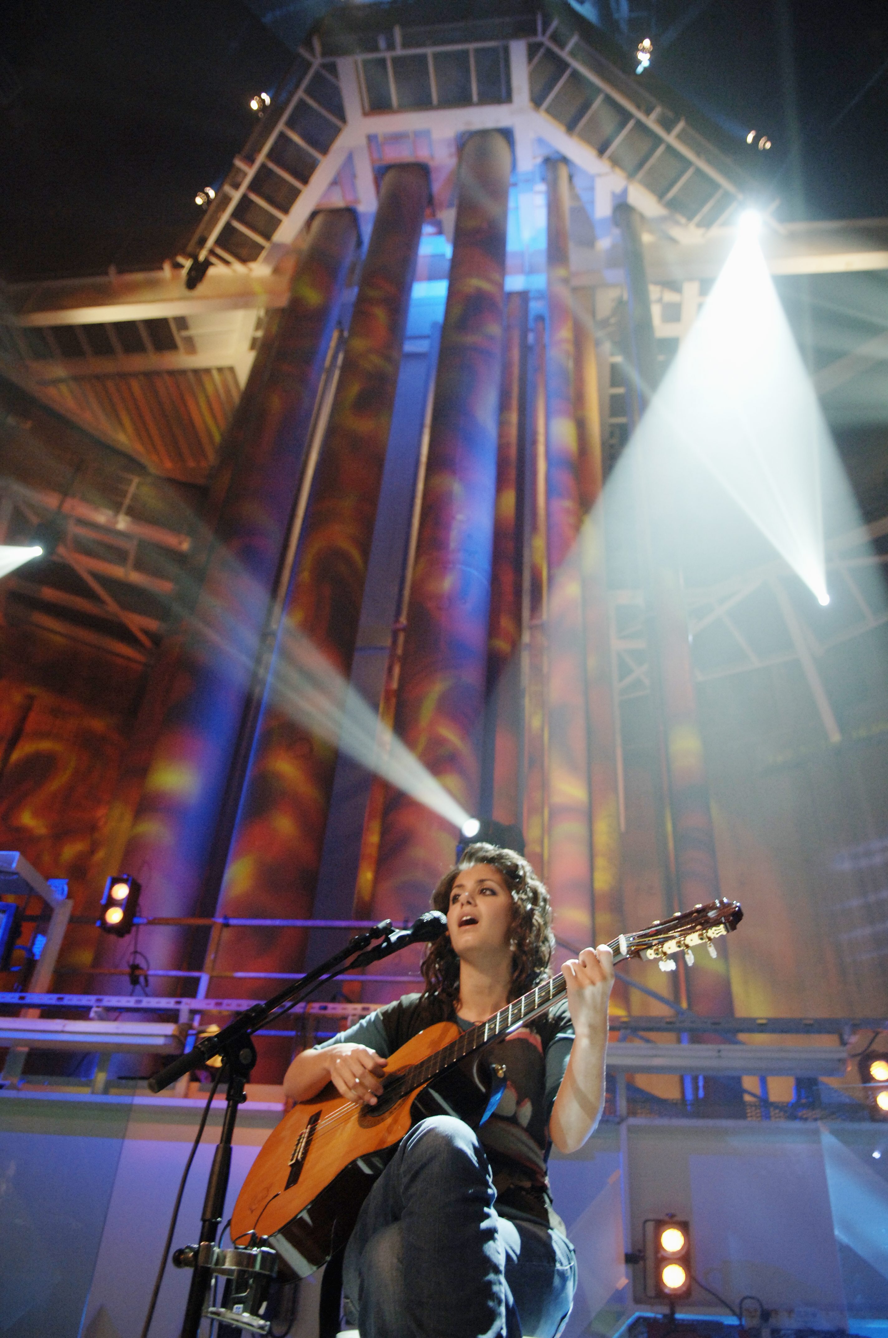 Figure 11e: Katie Melua at concert in the Troll A platform. Photography by Kjell Alsvik.